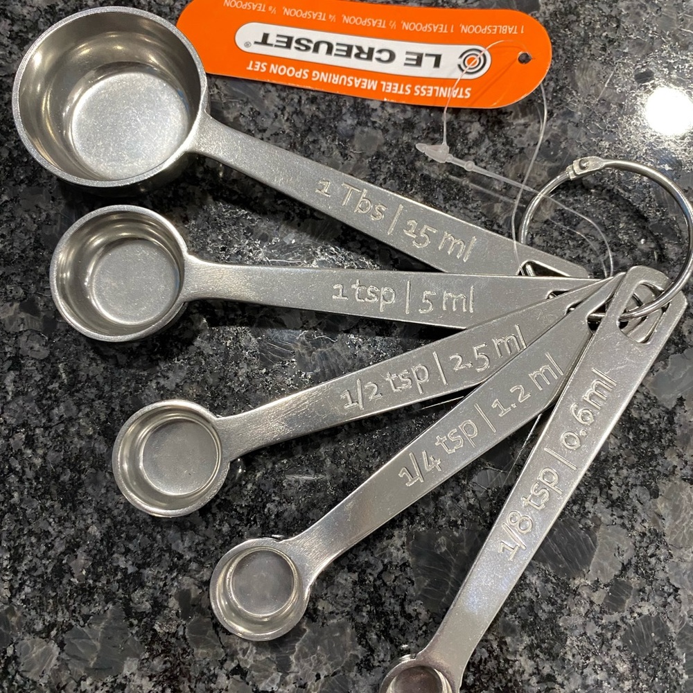 Brand new 5-piece Le Creuset measuring spoons